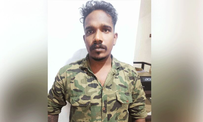 കടകളിലും ക്ഷേത്രങ്ങളിലും കവർച്ച നടത്തിയ അന്തർ ജില്ല മോഷ്ടാവ് പിടിയിൽ കടകളിലും ക്ഷേത്രങ്ങളിലും കവർച്ച നടത്തിയ അന്തർ ജില്ല മോഷ്ടാവ് പിടിയിൽ