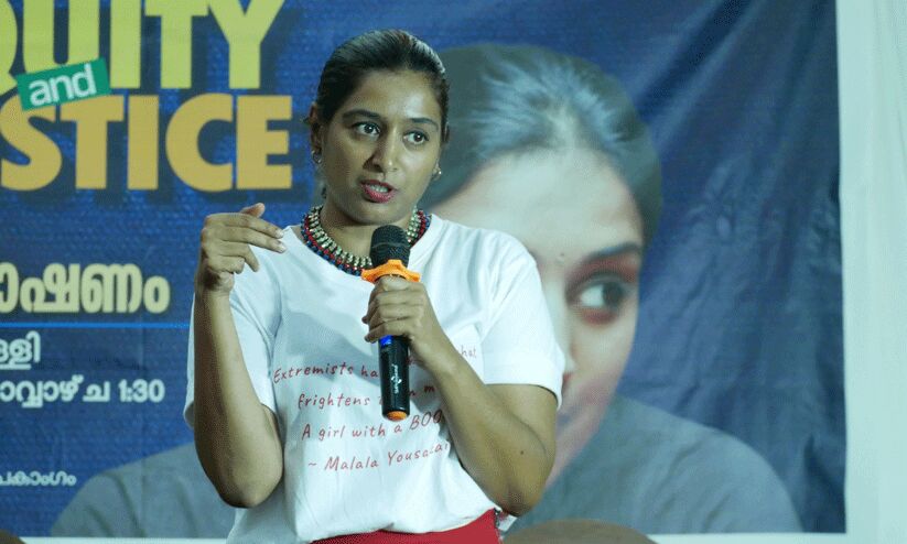 ‘എന്നെ ഡബ്ല്യു.സി.സി അംഗം മാത്രമായി കാണുന്നവരുണ്ട്. ഞാൻ അഭിനേത്രിയാണ്’... നിലപാടുകൾ തുറന്നുപറഞ്ഞ് നടി പത്മപ്രിയ ‘എന്നെ ഡബ്ല്യു.സി.സി അംഗം മാത്രമായി കാണുന്നവരുണ്ട്. ഞാൻ അഭിനേത്രിയാണ്’... നിലപാടുകൾ തുറന്നുപറഞ്ഞ് നടി പത്മപ്രിയ