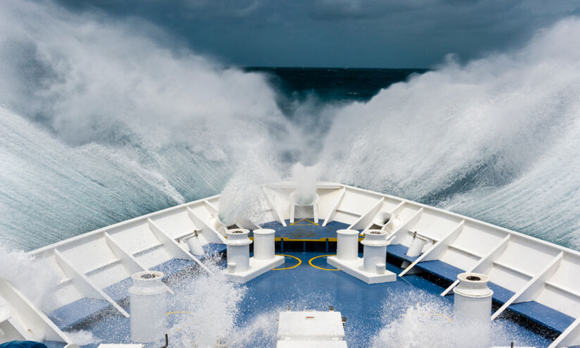 ക്രൂയിസ് കപ്പലിനെ വിഴുങ്ങി കൂറ്റൻ തിരമാലകൾ, ആടിയുലഞ്ഞ് യാത്രക്കാർ -വൈറൽ വിഡിയോ ക്രൂയിസ് കപ്പലിനെ വിഴുങ്ങി കൂറ്റൻ തിരമാലകൾ, ആടിയുലഞ്ഞ് യാത്രക്കാർ -വൈറൽ വിഡിയോ