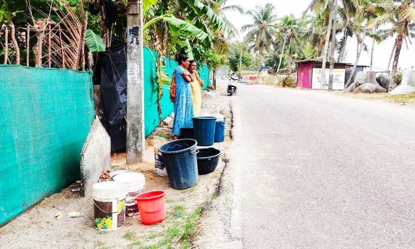 ആറാട്ടുപുഴ കള്ളിക്കാട്ട് കുടിവെള്ള ക്ഷാമം രൂക്ഷം; പ്രക്ഷോഭത്തിനൊരുങ്ങി നാട്ടുകാർ ആറാട്ടുപുഴ കള്ളിക്കാട്ട് കുടിവെള്ള ക്ഷാമം രൂക്ഷം; പ്രക്ഷോഭത്തിനൊരുങ്ങി നാട്ടുകാർ