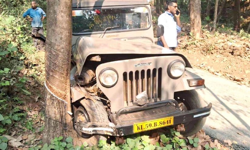 ജീപ്പ് അപകടത്തിൽ 13 കുട്ടികൾക്ക് പരിക്ക് ജീപ്പ് അപകടത്തിൽ 13 കുട്ടികൾക്ക് പരിക്ക്