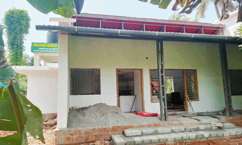 പണിതീരാതെ പാനൂർ നഗരസഭയിലെ അംഗൻവാടികൾ പണിതീരാതെ പാനൂർ നഗരസഭയിലെ അംഗൻവാടികൾ