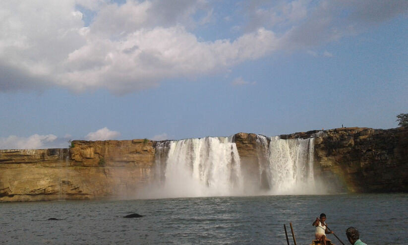 ഇന്ദ്രാവതി നദിയിലെ അത്ഭുതം കാണാന് ഛത്തീസ്ഗഢിലേക്ക് നടത്തിയ ഒരു ‘വല്ലാത്ത’ യാത്ര! ഇന്ദ്രാവതി നദിയിലെ അത്ഭുതം കാണാന് ഛത്തീസ്ഗഢിലേക്ക് നടത്തിയ ഒരു ‘വല്ലാത്ത’ യാത്ര!