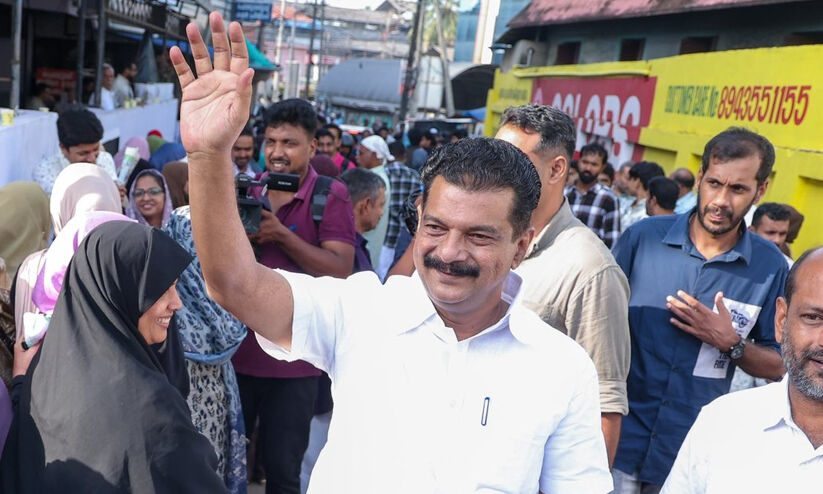 ഈ കഥയിലെ ഹീറോ ഞാനാടാ; കണക്കുകൂട്ടൽ പിഴക്കാതെ കരുത്തുകാട്ടി അൻവർ ഈ കഥയിലെ ഹീറോ ഞാനാടാ; കണക്കുകൂട്ടൽ പിഴക്കാതെ കരുത്തുകാട്ടി അൻവർ