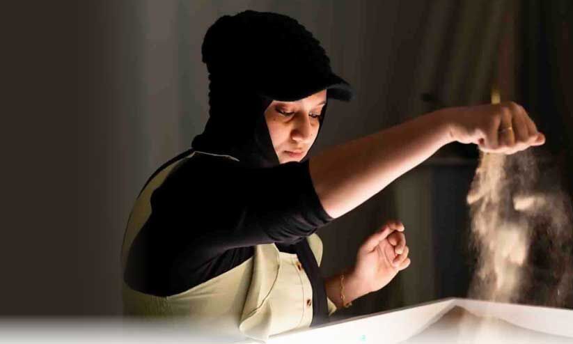 മണൽത്തരികളിലെ വിസ്മയം മണൽത്തരികളിലെ വിസ്മയം