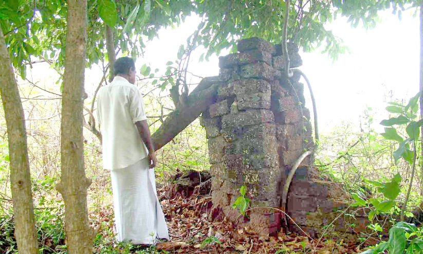 വഴിയമ്പലം പയ്യാമ്പലമായി, മുരിക്കഞ്ചേരി കേളു അനശ്വരനായി വഴിയമ്പലം പയ്യാമ്പലമായി, മുരിക്കഞ്ചേരി കേളു അനശ്വരനായി