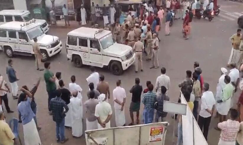 ഗാന്ധി അനുസ്മരണത്തിന് നേരെ ആർ.എസ്.എസ് ആക്രമണനീക്കം ഗാന്ധി അനുസ്മരണത്തിന് നേരെ ആർ.എസ്.എസ് ആക്രമണനീക്കം