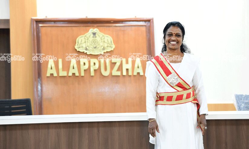 ‘‘അടുത്ത ഡഫേദാർ ആരെന്ന ചോദ്യമുയർന്നപ്പോഴേ സമ്മതമറിയിച്ചു’’ -സ്ത്രീകൾ വരാൻ മടിക്കുന്ന ‘ഡഫേദാര്‍’ ജോലിയില്‍ എത്തുന്ന ആദ്യ വനിതയായ ആലപ്പുഴക്കാരിയെക്കുറിച്ചറിയാം