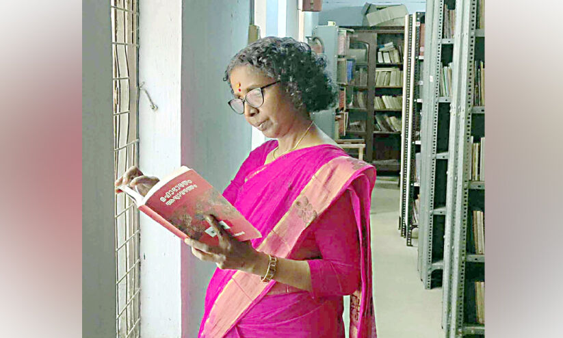 സ്ത്രീ ശക്തി മാതൃകയായി സാഹിത്യ അക്കാദമിയിലെ ആദ്യ വനിത ചീഫ് ലൈബ്രേറിയൻ ശാന്ത