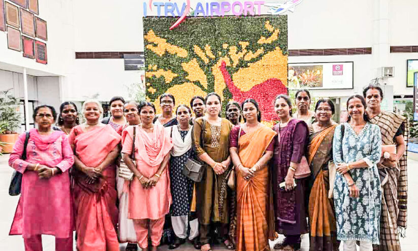 ഓളപ്പരപ്പിലെ യാത്രക്ക് പിന്നാലെ വാനോളം ഉയർന്ന് കുടുംബശ്രീ അംഗങ്ങൾ ഓളപ്പരപ്പിലെ യാത്രക്ക് പിന്നാലെ വാനോളം ഉയർന്ന് കുടുംബശ്രീ അംഗങ്ങൾ