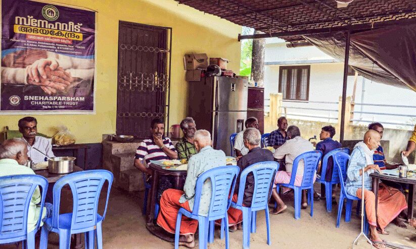 ആരിഫ് നിറക്കുന്നത് കാണിക്കവഞ്ചിയല്ല; വിശന്നൊട്ടിയ വയറുകൾ ആരിഫ് നിറക്കുന്നത് കാണിക്കവഞ്ചിയല്ല; വിശന്നൊട്ടിയ വയറുകൾ