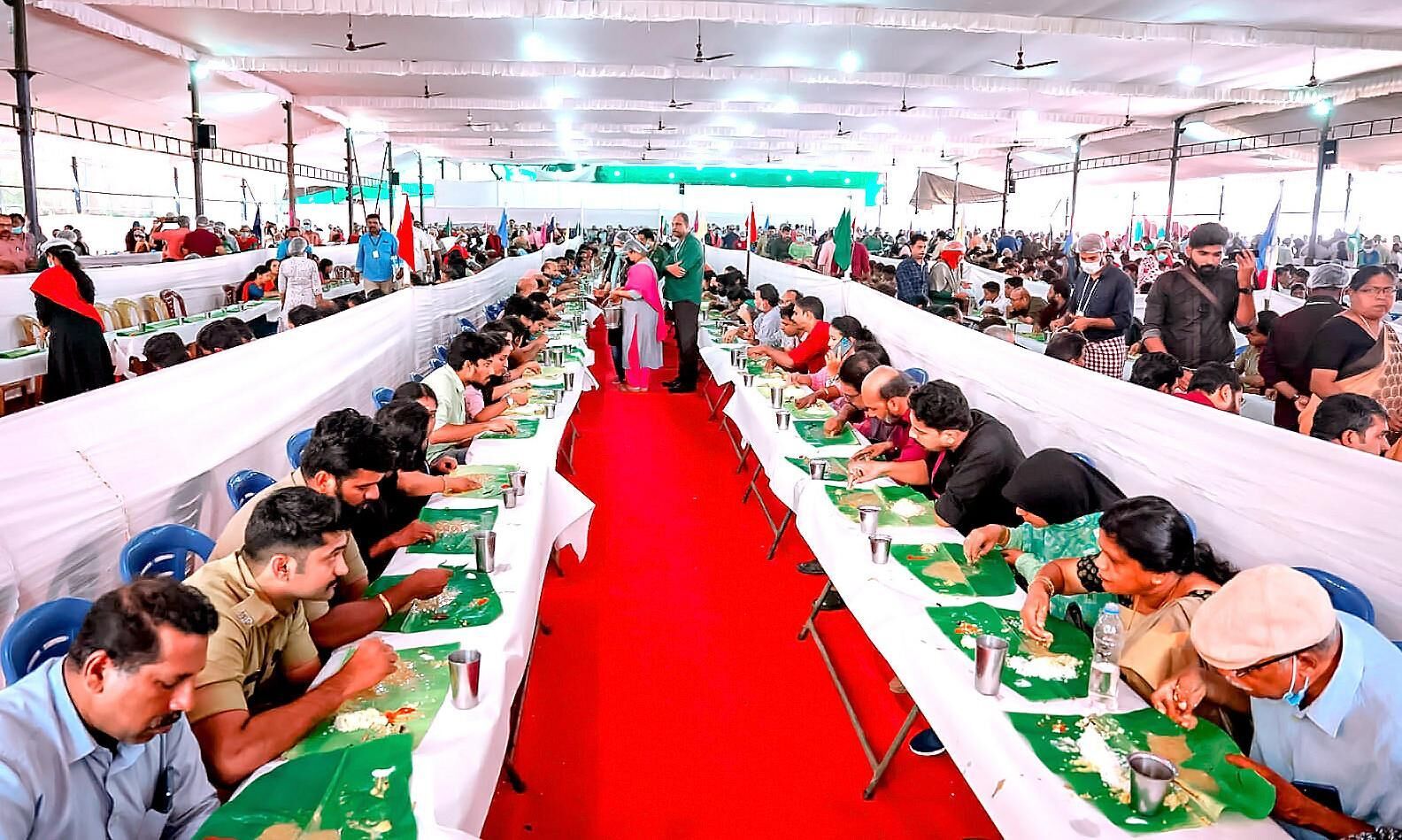 അതെ, ഊട്ടുപുരകളിലും തീൻമേശയിലും കാളനാകാമെങ്കിൽ കാളയുമാകാം! അതെ, ഊട്ടുപുരകളിലും തീൻമേശയിലും കാളനാകാമെങ്കിൽ കാളയുമാകാം!