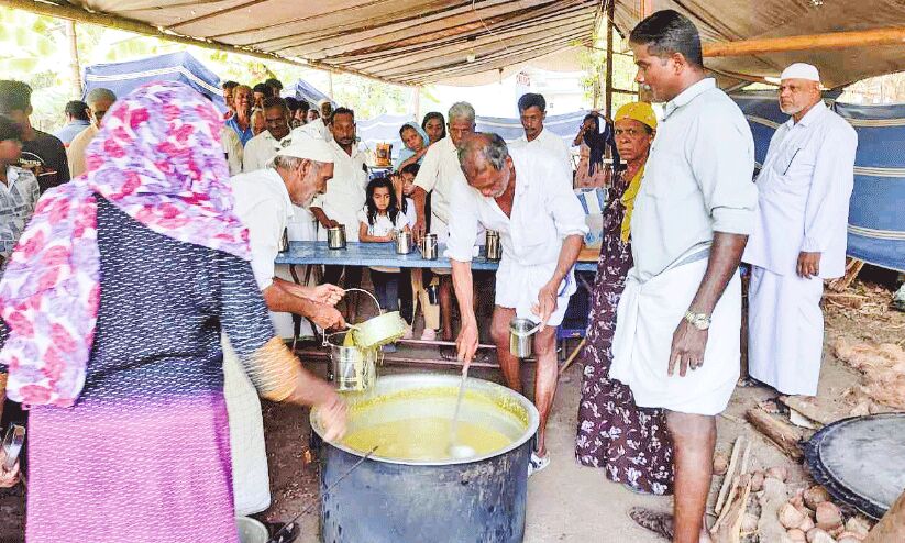 നെല്ലികാട്ടിരി പള്ളിയിലെ നോമ്പു കഞ്ഞിക്ക് ആമിനുമ്മ ടച്ച്