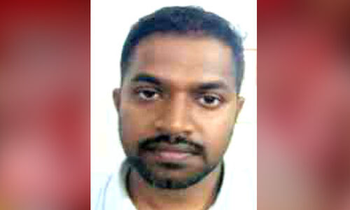 വിദേശത്തേക്ക് കടക്കാൻ ശ്രമിച്ച പീഡന കേസ് പ്രതി പിടിയിൽ വിദേശത്തേക്ക് കടക്കാൻ ശ്രമിച്ച പീഡന കേസ് പ്രതി പിടിയിൽ