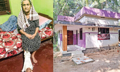 വീട് ജപ്തി ചെയ്തു: സഹായം തേടി രോഗിയായ വയോധികയും മകളും വീട് ജപ്തി ചെയ്തു: സഹായം തേടി രോഗിയായ വയോധികയും മകളും