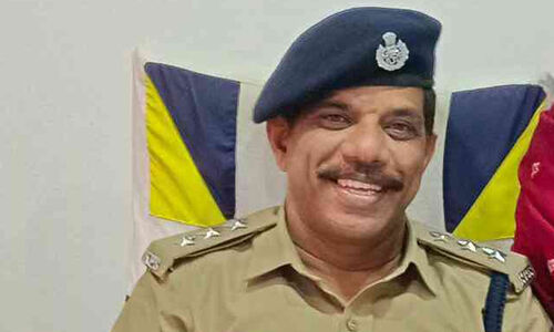 കാക്കിക്കുള്ളിലെ തിരക്കഥാകൃത്തിന് മുഖ്യമന്ത്രിയുടെ വിശിഷ്ട സേവനത്തിനുള്ള പൊലീസ് മെഡൽ