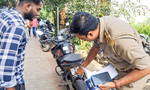 ന്യൂജൻ ബൈക്കിൽ അഭ്യാസം; പൊലീസും മോട്ടോർ വാഹന വകുപ്പും കേസെടുത്തു ന്യൂജൻ ബൈക്കിൽ അഭ്യാസം; പൊലീസും മോട്ടോർ വാഹന വകുപ്പും കേസെടുത്തു