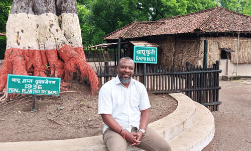 ചുവടുകൾ തേടി ചുവടുകൾ തേടി