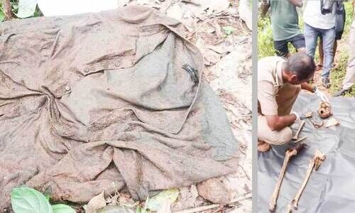 റബർ തോട്ടത്തിൽ തലയോട്ടി ഉൾപ്പെടെ അസ്ഥികൂട ഭാഗങ്ങൾ കണ്ടെത്തി റബർ തോട്ടത്തിൽ തലയോട്ടി ഉൾപ്പെടെ അസ്ഥികൂട ഭാഗങ്ങൾ കണ്ടെത്തി