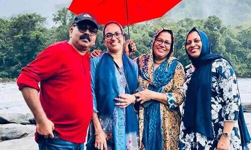 അതിരപ്പിള്ളിയിലെ മഴത്തുള്ളി കിലുക്കം അതിരപ്പിള്ളിയിലെ മഴത്തുള്ളി കിലുക്കം