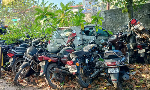 തൊണ്ടിവാഹനങ്ങള്‍ കൂമ്പാരംകൂടി നേമം പൊലീസ് സ്റ്റേഷന്‍