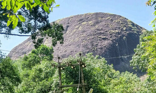 പ്ര​ണ​യ​പ്പ​ക​യു​ടെ കാ​ട്ടാ​ത്തി​പ്പാ​റ