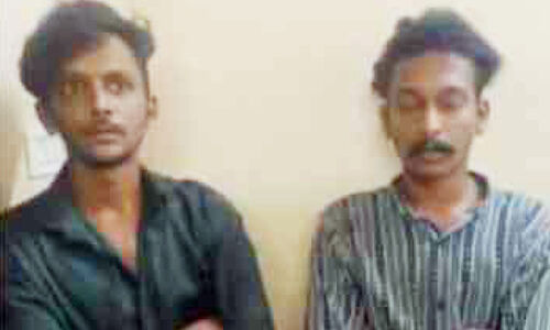 കുളത്തിന്റെ സംരക്ഷണവേലി മോഷ്​ടിച്ച്​ കടത്തിയ രണ്ടംഗസംഘം പിടിയിൽ