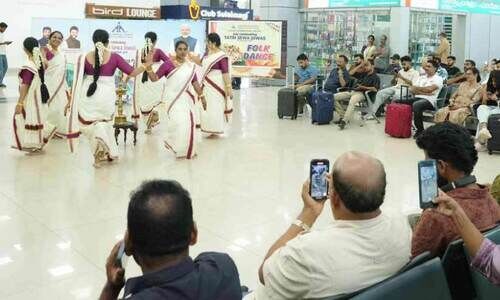 യാത്രക്കാര്‍ക്ക് വേറിട്ട അനുഭവമായി കരിപ്പൂര്‍ വിമാനത്താവളത്തില്‍ ‘യാത്രി സേവ ദിവസ്’