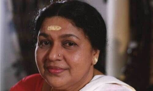 അമ്മയെന്ന ‘തനിയാവർത്തനം’; മാതൃഭാവത്തിന്‍റെ ‘കിരീടം’