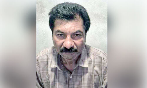 ദേഹത്തൊട്ടിച്ച് കഞ്ചാവ് കടത്ത്; ഇടുക്കി സ്വദേശി പിടിയില്‍