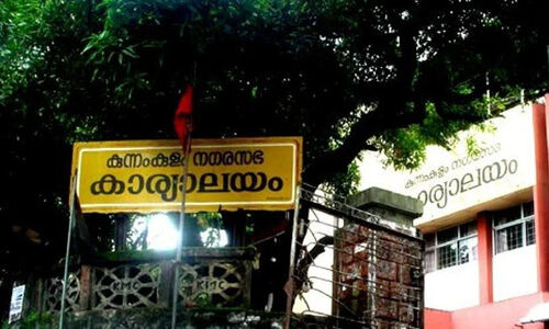 ന​ഗ​ര​സ​ഭ ന​ൽ​കി​യ രേ​ഖ​യി​ൽ ‘റോ​ഡ്’ ‘തോ​ട്’ ആ​യി; പ​ട്ട​യ സ്വ​പ്നം പൂ​വ​ണി​യാ​തെ കാ​ൽ​നൂ​റ്റാ​ണ്ടാ​യി ഒ​മ്പ​ത് കു​ടും​ബ​ങ്ങ​ൾ