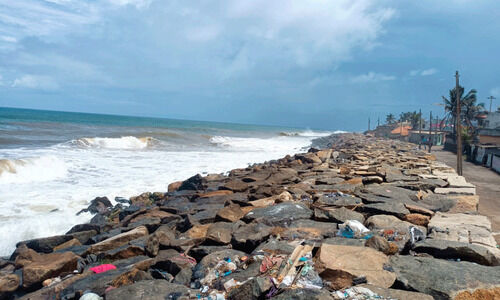 ക​ട​ലി​ൽ ക​ല​ക്കി​യ കോ​ടി​ക​ൾ