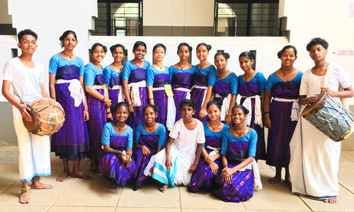 അട്ടപ്പാടി ഇരുള നൃത്തത്തിൽ ആറാടി ജി.ജി.വി.എച്ച്.എസ്.എസ് ഫറോക്ക്