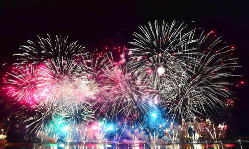 ലോകം ഗൾഫിലേക്കൊഴുകിയ ഒരാണ്ട് ലോകം ഗൾഫിലേക്കൊഴുകിയ ഒരാണ്ട്