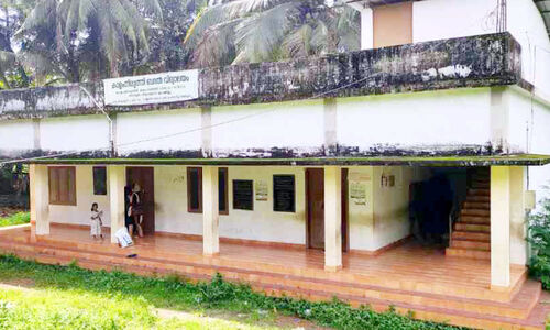 കാ​ളം​തി​രു​ത്തി ബ​ദ​ല്‍ വി​ദ്യാ​ല​യം എ​ല്‍.​പി സ്‌​കൂ​ളാ​ക്ക​ണ​മെ​ന്ന് ബാ​ലാ​വ​കാ​ശ ക​മീ​ഷ​ന്‍