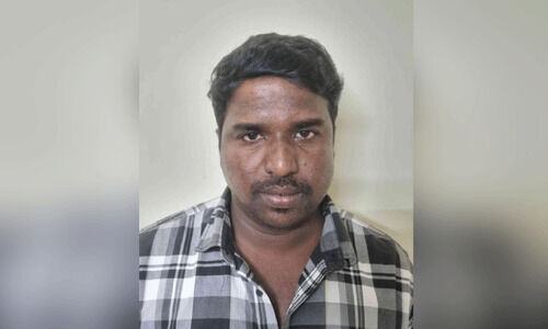 വഴിയാത്രക്കാരനിൽ നിന്ന് പണം തട്ടിയെടുത്തയാൾ പിടിയിൽ