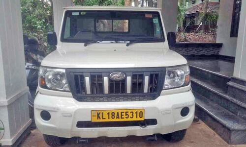 ആയഞ്ചേരി പഞ്ചായത്ത് ഹരിതകർമ സേനക്ക് വാങ്ങിയ വാഹനം ഷെഡിൽ