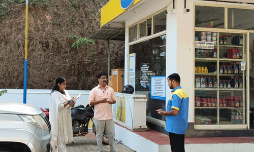 പെട്രോൾ പമ്പുകളിൽ പരിശോധന പെട്രോൾ പമ്പുകളിൽ പരിശോധന