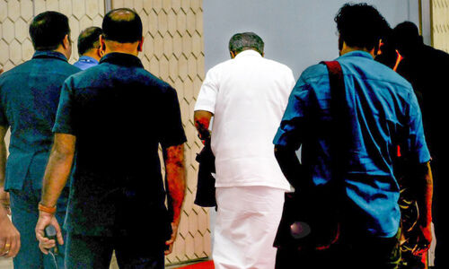 ജാതി കണക്കെടുപ്പും പൊതു സെൻസസും ഉടൻ പൂർത്തിയാക്കണമെന്ന് കേന്ദ്രത്തോട് സി.പി.എം; പാർട്ടി കോൺഗ്രസിൽ പ്രമേയം പാസാക്കി ജാതി കണക്കെടുപ്പും പൊതു സെൻസസും ഉടൻ പൂർത്തിയാക്കണമെന്ന് കേന്ദ്രത്തോട് സി.പി.എം; പാർട്ടി കോൺഗ്രസിൽ പ്രമേയം പാസാക്കി