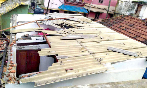 മഴയിലും കാറ്റിലും വ്യാപക നാശനഷ്ടം