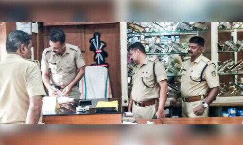 കൊ​ടു​ങ്ങൂ​ർ ക​വ​ല​യി​ൽ കടകൾ കുത്തിത്തുറന്ന് മോഷണം