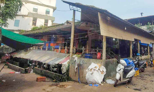 വ​ട​ക​ര മ​ത്സ്യ​മാ​ര്‍ക്ക​റ്റ് നി​ർ​മാ​ണം ക​ട​ലാ​സി​ലൊ​തു​ങ്ങു​ന്നു