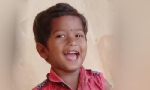 മൂന്ന് മണിക്കൂർ വനത്തിലൂടെ സഞ്ചരിച്ച് ആശുപത്രിയിൽ എത്തിച്ചിട്ടും ജീവൻ രക്ഷിക്കാനായില്ല; നൊമ്പരമായി അഞ്ച് വയസുകാരന്‍റെ മരണം