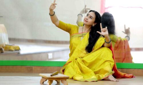 എന്റെ നൃത്തം പൊളിറ്റിക്കലാണ് -രാജശ്രീ വാര്യർ സംസാരിക്കുന്നു എന്റെ നൃത്തം പൊളിറ്റിക്കലാണ് -രാജശ്രീ വാര്യർ സംസാരിക്കുന്നു