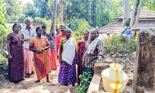 കു​ടി​നീ​രു തേ​ടി ചെ​ർ​ള​ശ്ശേ​രി നി​വാ​സി​ക​ൾ