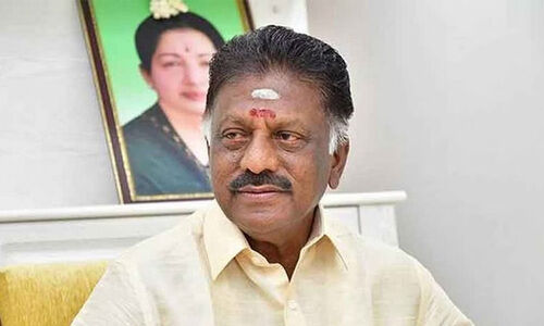 ഒ.പി.എസ്: ഉടഞ്ഞുവീണ വിഗ്രഹം