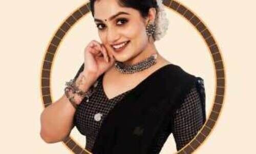 ആര്യ ഹാപ്പിയാണ്