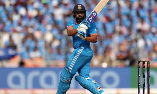 ഒറ്റ ലോകകപ്പിൽ ഏറ്റവും കൂടുതൽ റൺസ് നേടിയ ക്യാപ്റ്റൻ, സിക്സറിൽ വീണ്ടും നേട്ടം; രോഹിതിന് സ്വന്തമായത് നിരവധി റെക്കോഡുകൾ