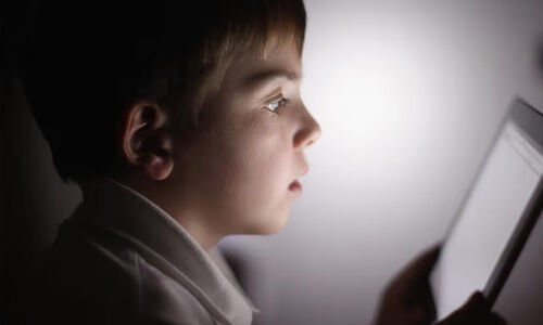 ഡിജിറ്റൽ ആസക്തി: ഡി-ഡാഡിൽ ചികിത്സാസഹായം തേടിയത് 1992 കുട്ടികൾ