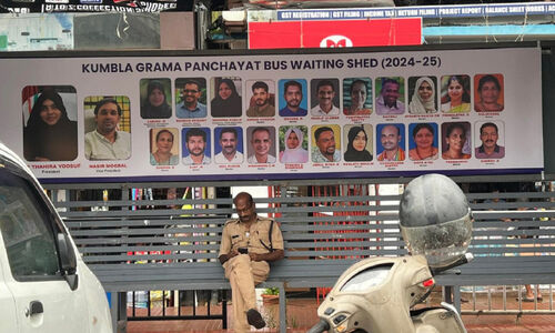 പ​ദ്ധ​തി​ക​ളി​ൽ പ്ര​സി​ഡ​ന്‍റി​ന്‍റെ​യും അം​ഗ​ങ്ങ​ളു​ടെ​യും പേ​ര്; എം.എൽ.എക്കും എം.പിക്കും ആകാമെങ്കിൽ ഞങ്ങൾക്കെന്താ?